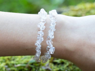 CLEAR QUARTZ Crystal Bracelet - Chip Beads - Beaded Bracelet, Handmade Jewelry, Healing Crystal Bracelet, E1777-Throwin Stones